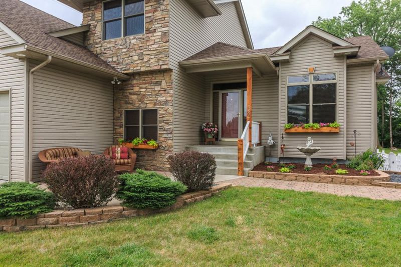 5897 212th St N, Forest Lake, MN 55025