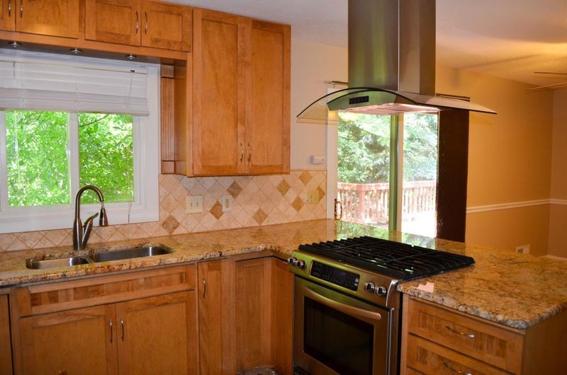 13220 Oakland Dr, Burnsville, MN 55337