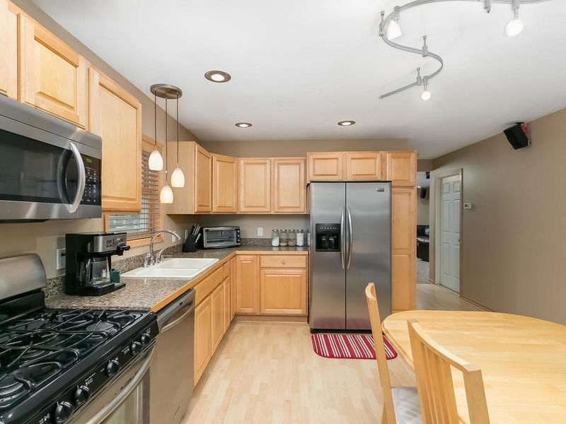 1009 Stryker Ave, West Saint Paul, MN 55118