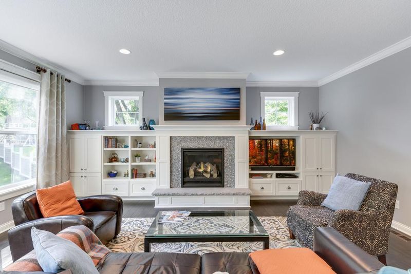 15101 Lloyds Ln, Minnetonka, MN 55345