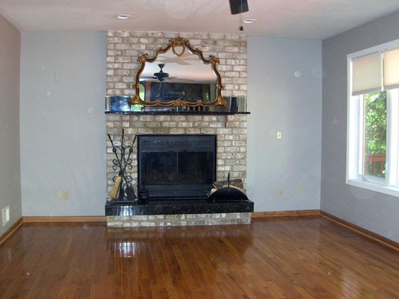 2033 Charlton St, West Saint Paul, MN 55118