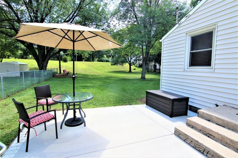 1708 County Road C E, Maplewood, MN 55109