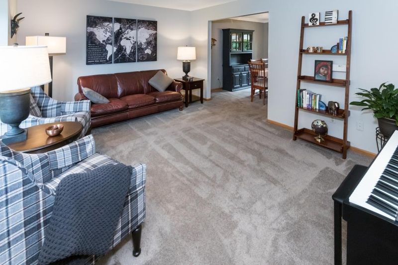 9377 Hillingdon Rd, Woodbury, MN 55125