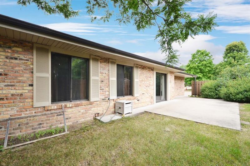 9801 Cimarron Trl, Minnetonka, MN 55305