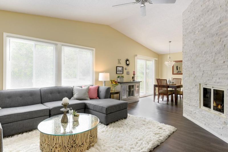 4820 Quaker Ln N, Plymouth, MN 55442