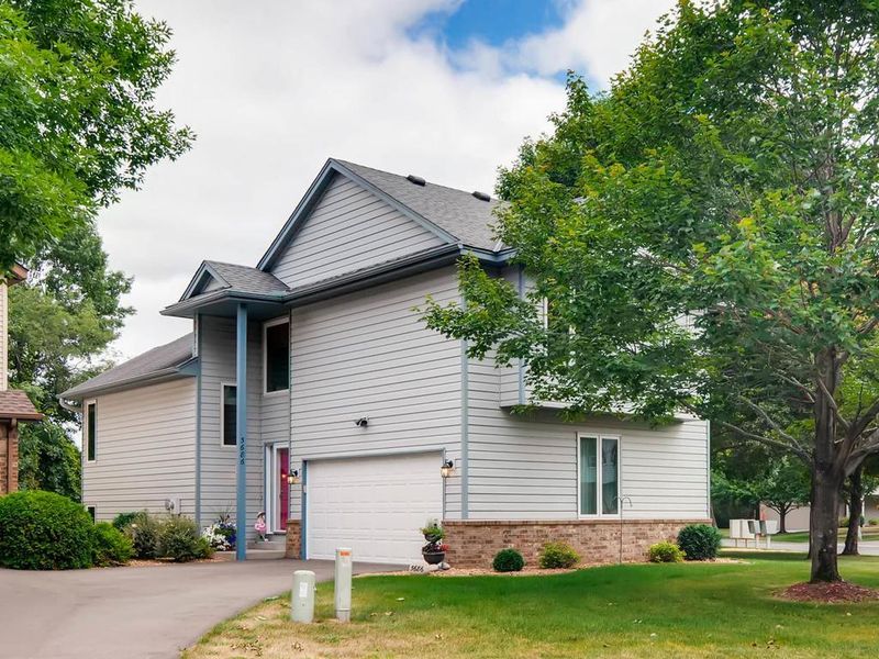 5686 Birch Trl, Shoreview, MN 55126