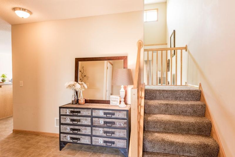 19559 Prairieview Dr, Rogers, MN 55374