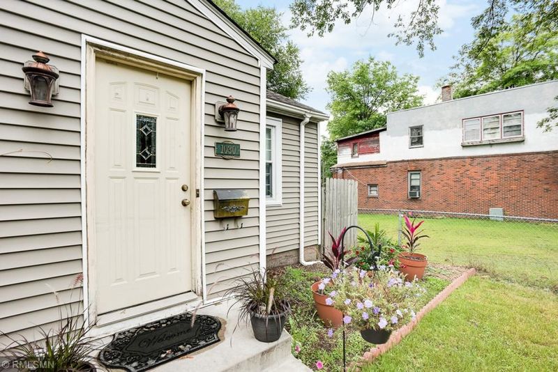 1030 Earl St, Saint Paul, MN 55106