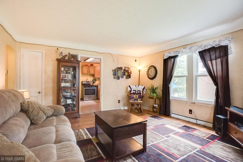 1030 Earl St, Saint Paul, MN 55106