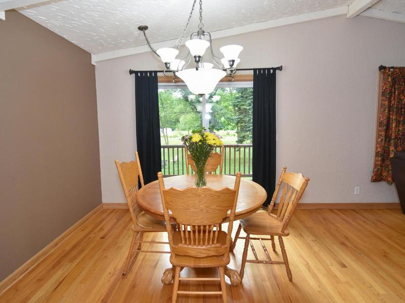 21350 Rum River Dr, Oak Grove, MN 55303
