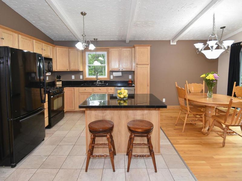 21350 Rum River Dr, Oak Grove, MN 55303