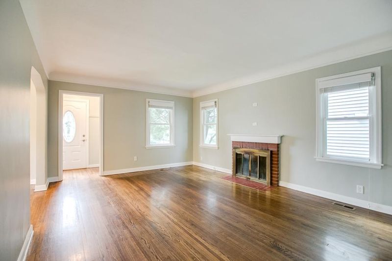 930 Manomin Ave, West Saint Paul, MN 55118