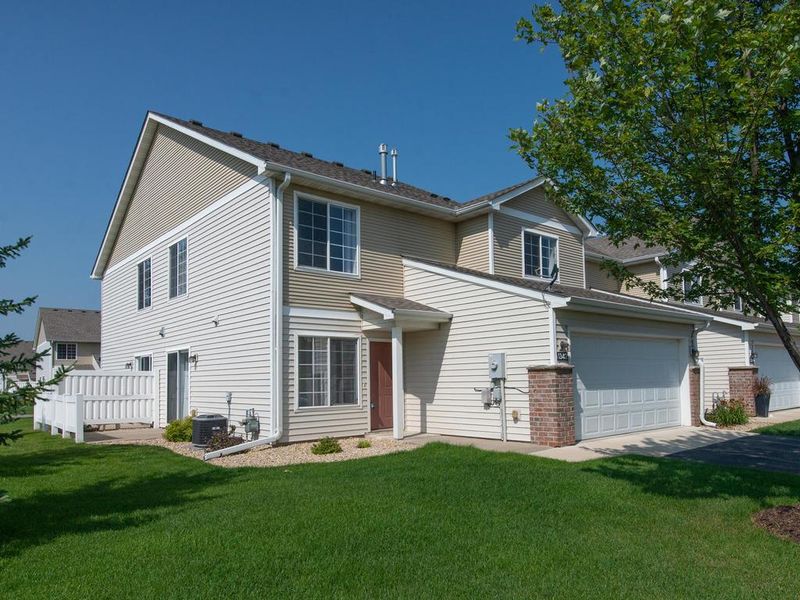 1342 Pembrooke Ln, Waconia, MN 55387