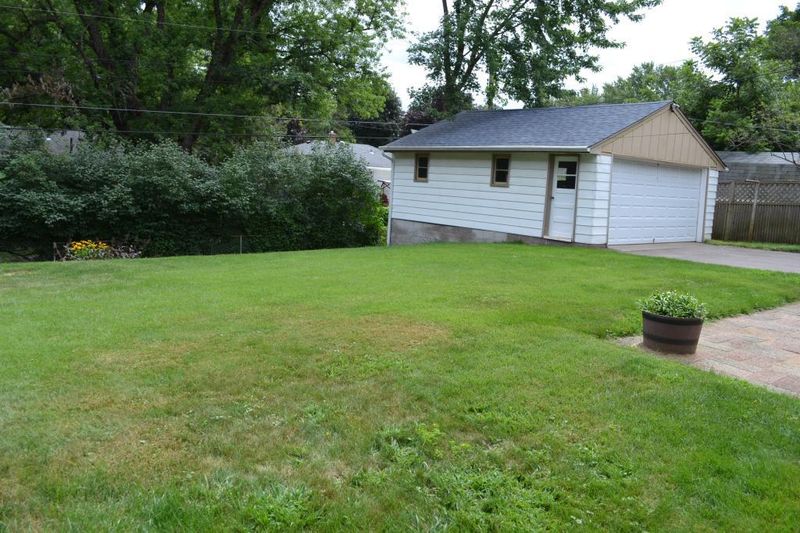 62 Oday St N, Maplewood, MN 55119