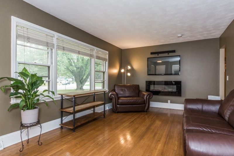 5833 Elmhurst Ave, Crystal, MN 55428