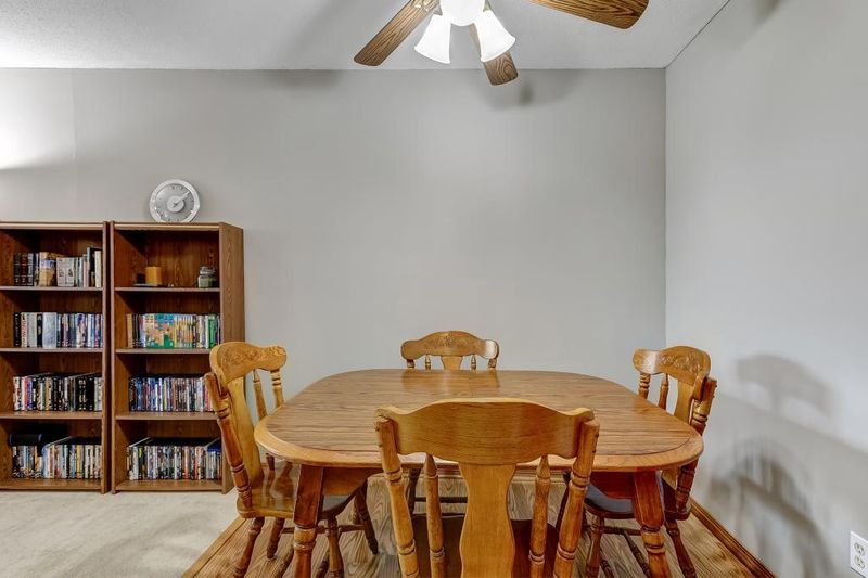 2007 E 122nd St #B24, Burnsville, MN 55337