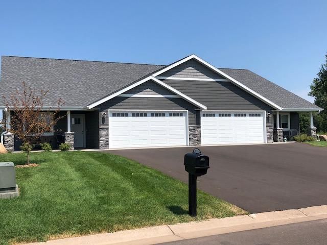 618 Kreekview Dr, Osceola, WI 54020