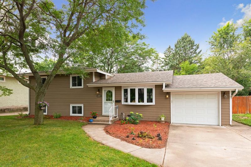 1637 Dixon Dr, Saint Paul Park, MN 55071