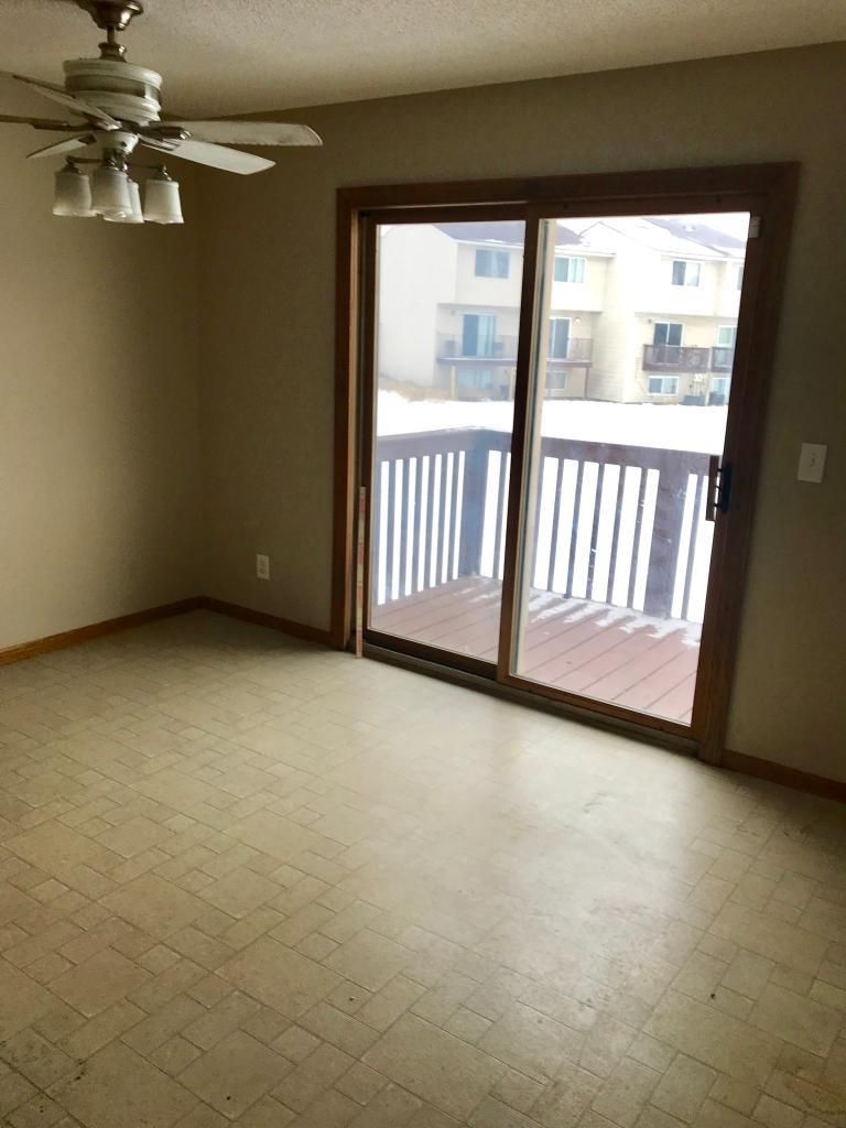 5608 Brookdale Dr N, Brooklyn Park, MN 55443