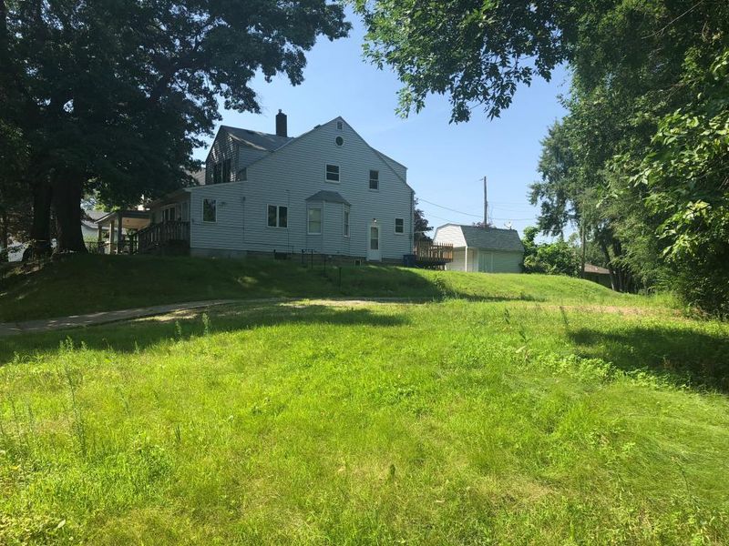 399 Sidney St E, Saint Paul, MN 55107