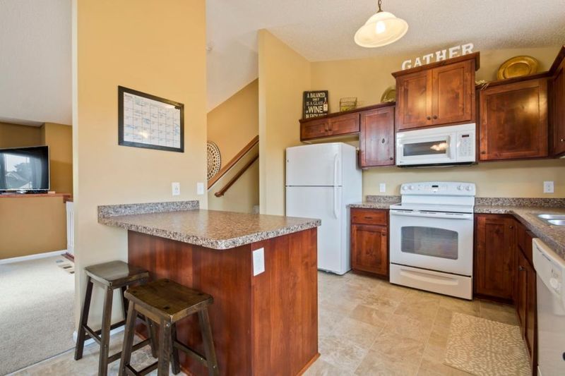 704 7th St N, Montrose, MN 55363