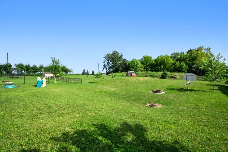 704 7th St N, Montrose, MN 55363