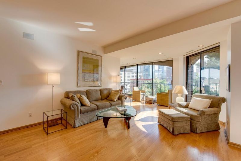 1201 Yale Pl #610, Minneapolis, MN 55403