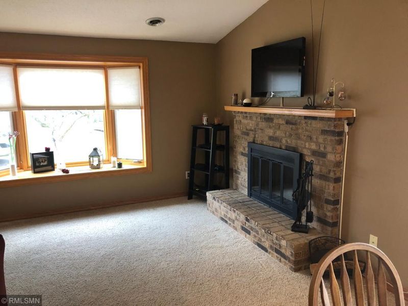 3702 Gershwin Ave N, Oakdale, MN 55128