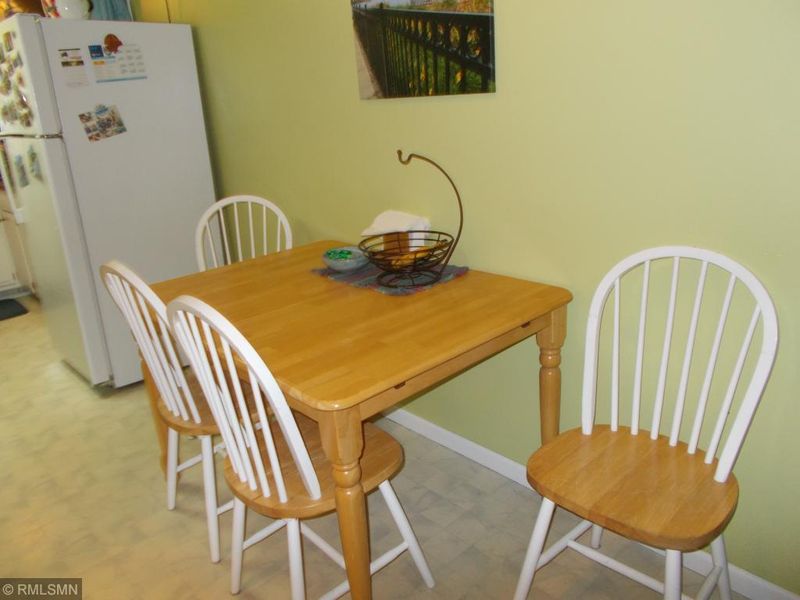517 4th St NW, Elk River, MN 55330