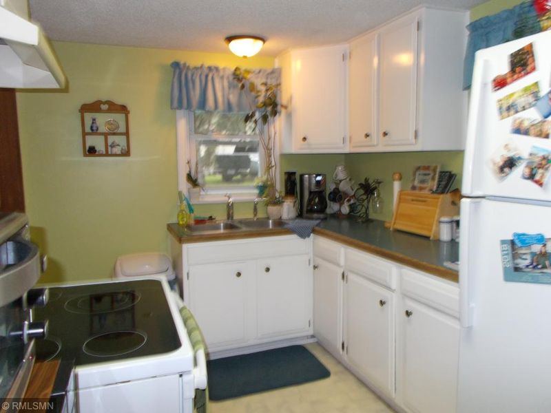 517 4th St NW, Elk River, MN 55330