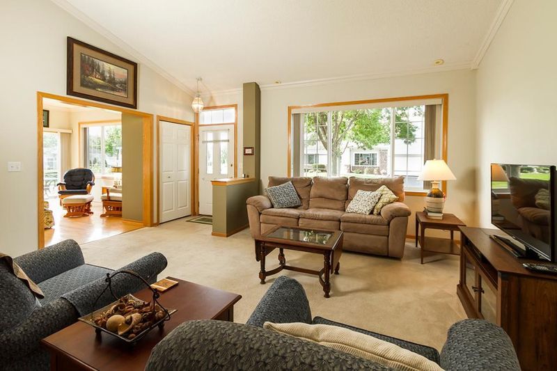 2124 Stahlke Way, Chaska, MN 55318