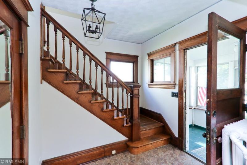 377 Hamline Ave S, Saint Paul, MN 55105