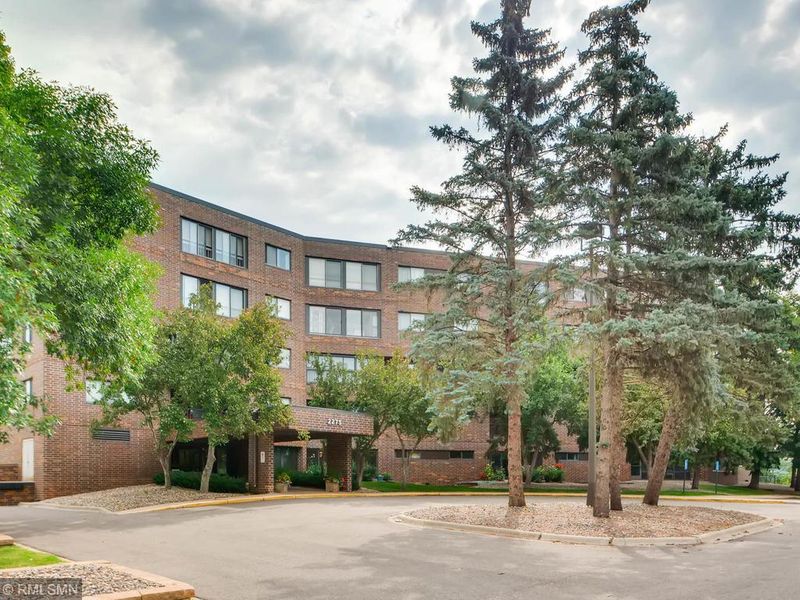 2275 Youngman Ave #310W, Saint Paul, MN 55116