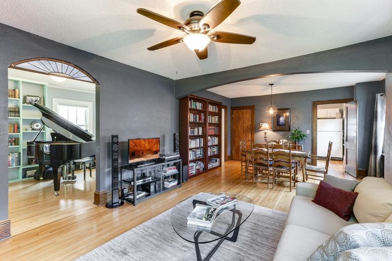 4038 Perry Ave N, Robbinsdale, MN 55422