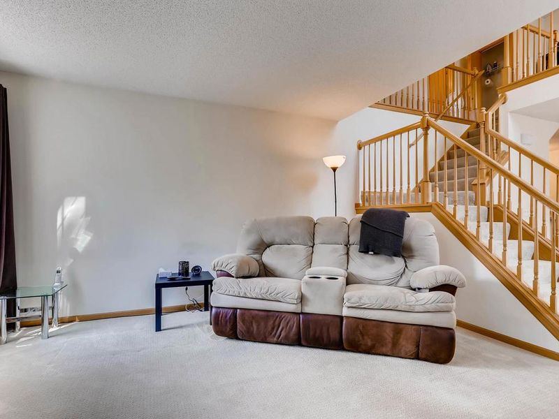 1066 Lovell Ave W, Roseville, MN 55113