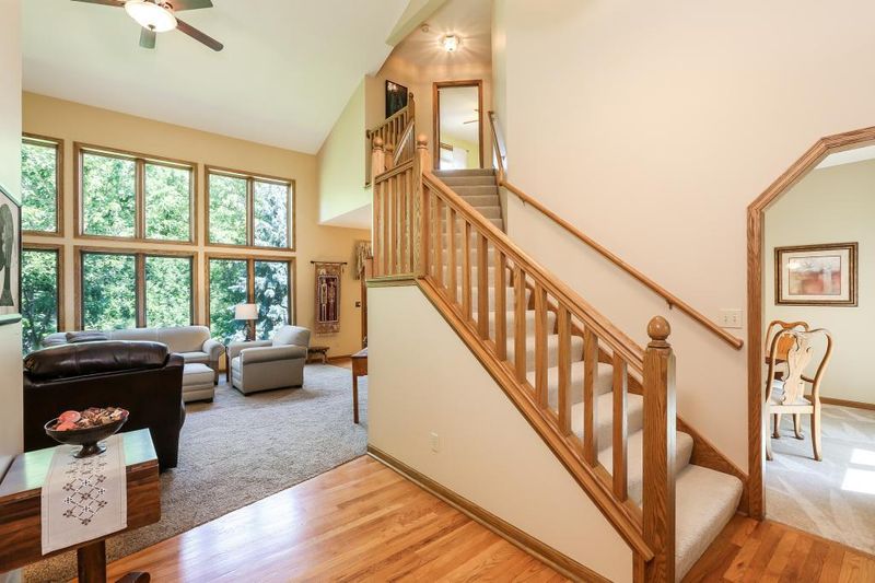 341 Wyndham Cir E, New Brighton, MN 55112