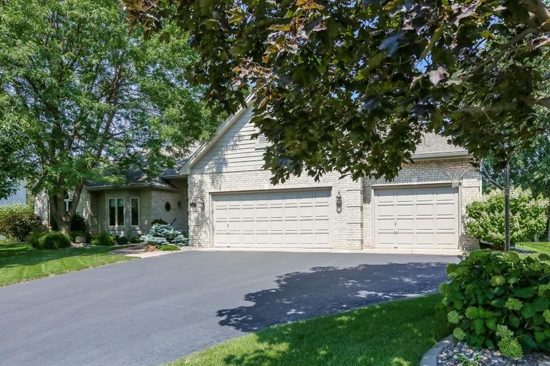 341 Wyndham Cir E, New Brighton, MN 55112
