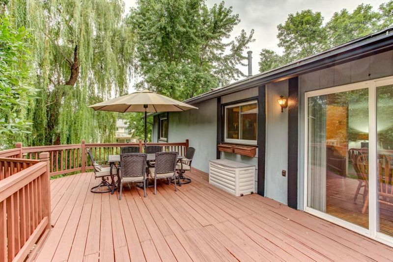 2405 E 122nd St, Burnsville, MN 55337