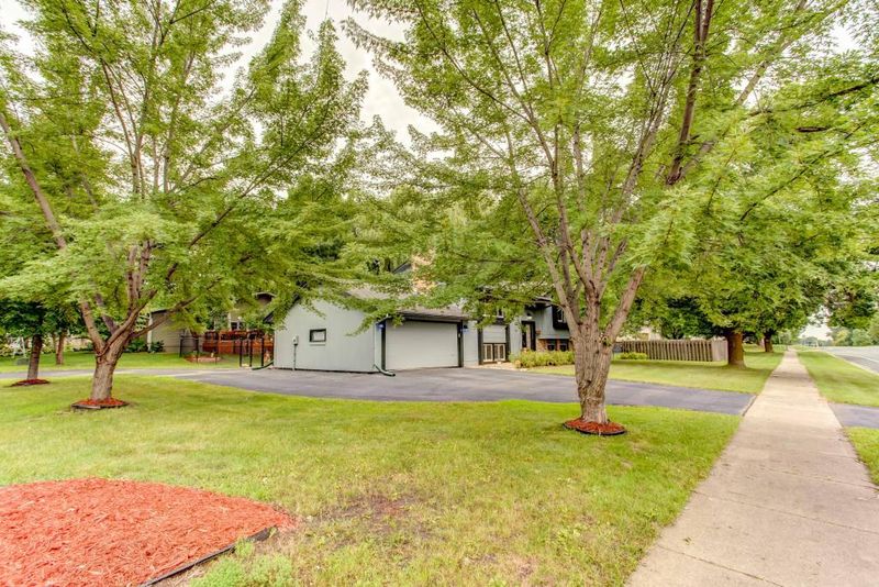 2405 E 122nd St, Burnsville, MN 55337