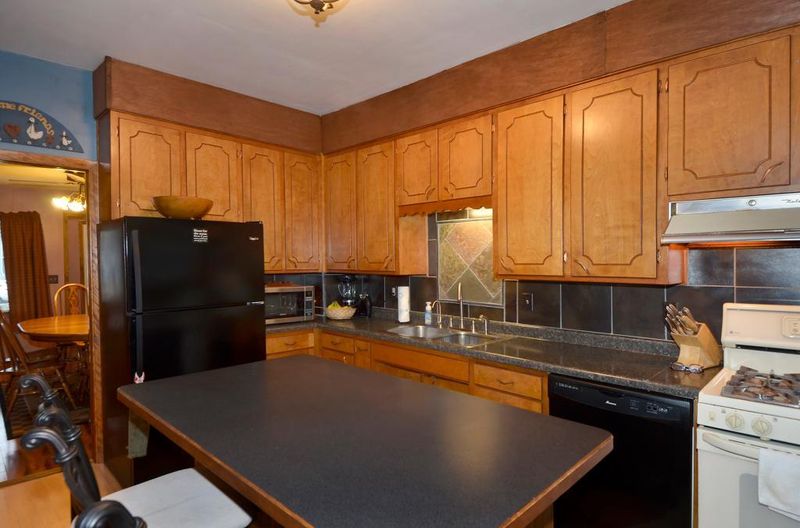 536 6th St NW, Faribault, MN 55021