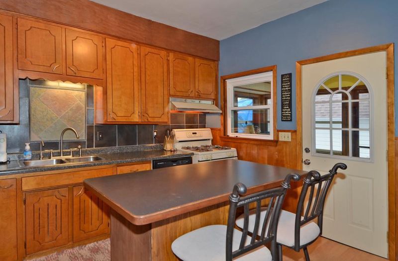 536 6th St NW, Faribault, MN 55021
