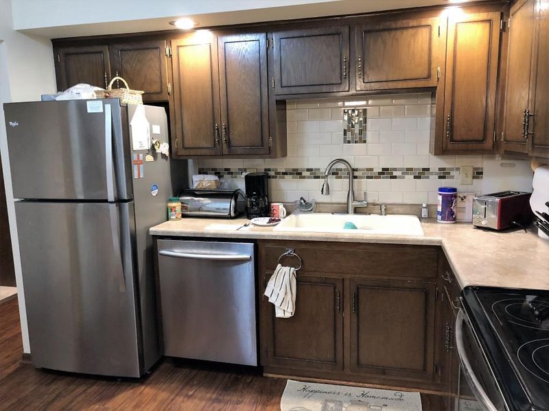705 E Burnsville Pw #208, Burnsville, MN 55337