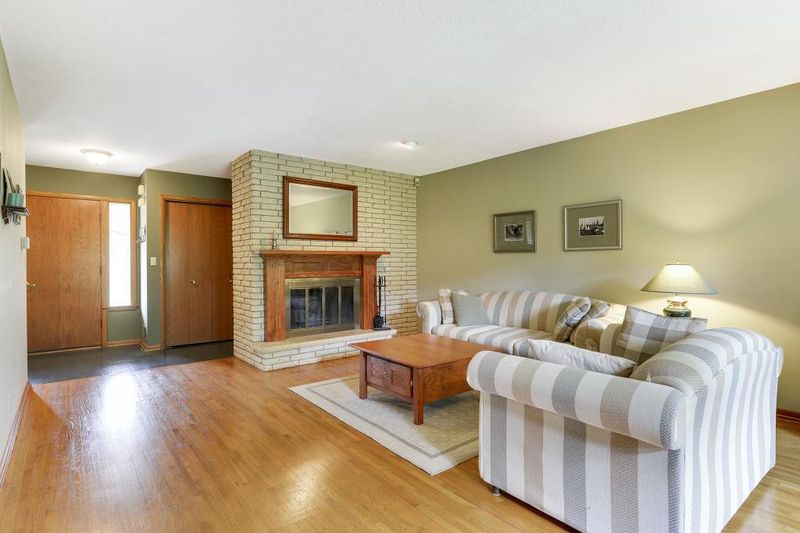 2568 Oak Dr, White Bear Lake, MN 55110