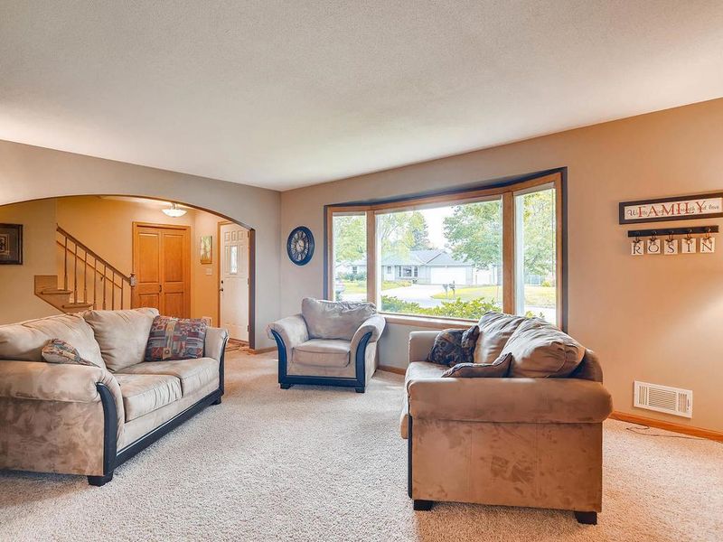 2103 Beam Ave, Maplewood, MN 55109