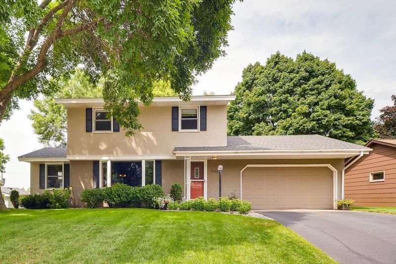 2103 Beam Ave, Maplewood, MN 55109