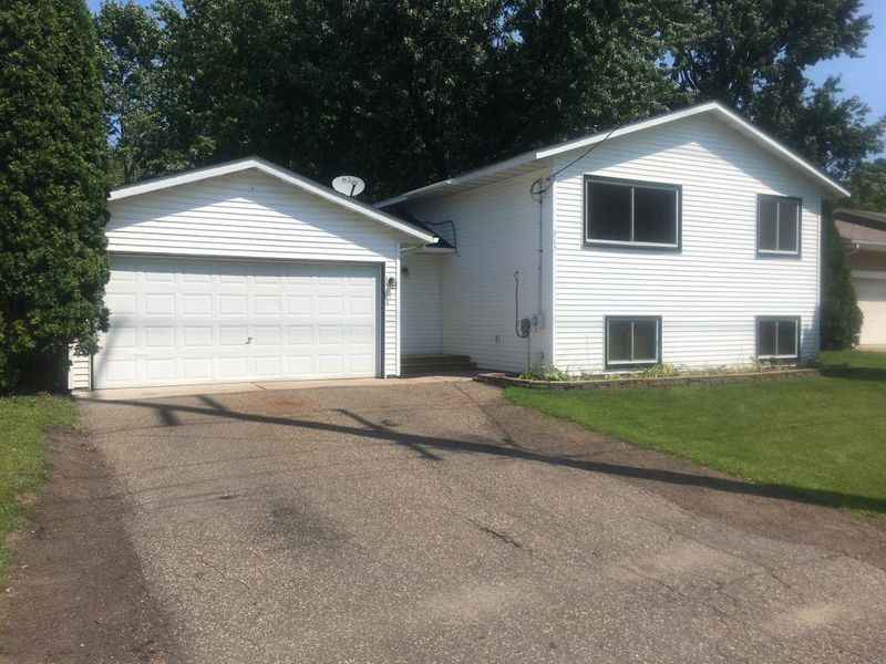 867 11th Ave SW, Forest Lake, MN 55025