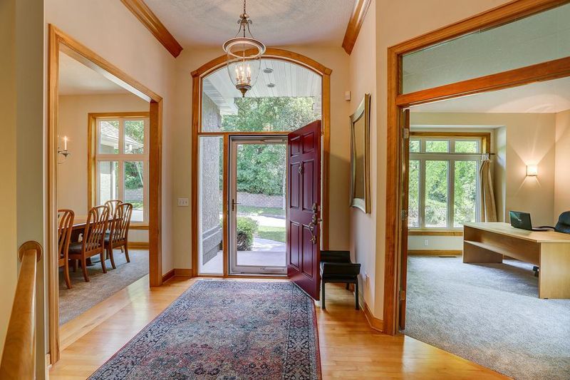 1836 Red Fox Rd, Eagan, MN 55122