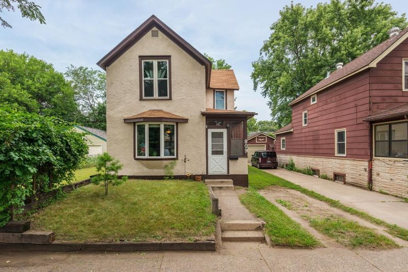 809 26th Ave NE, Minneapolis, MN 55418