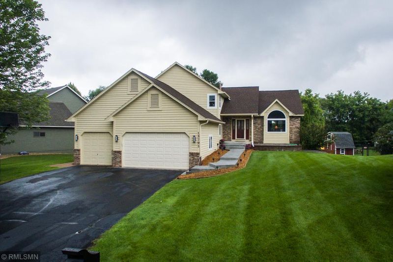 15792 Highview Dr, Apple Valley, MN 55124