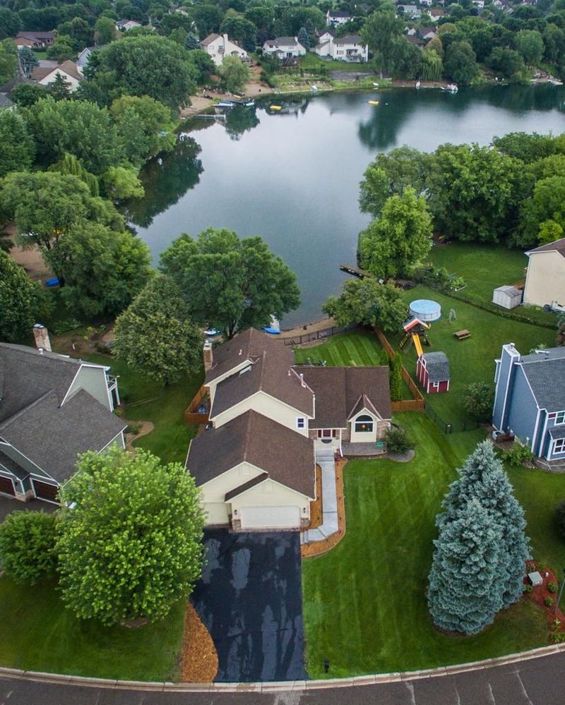 15792 Highview Dr, Apple Valley, MN 55124